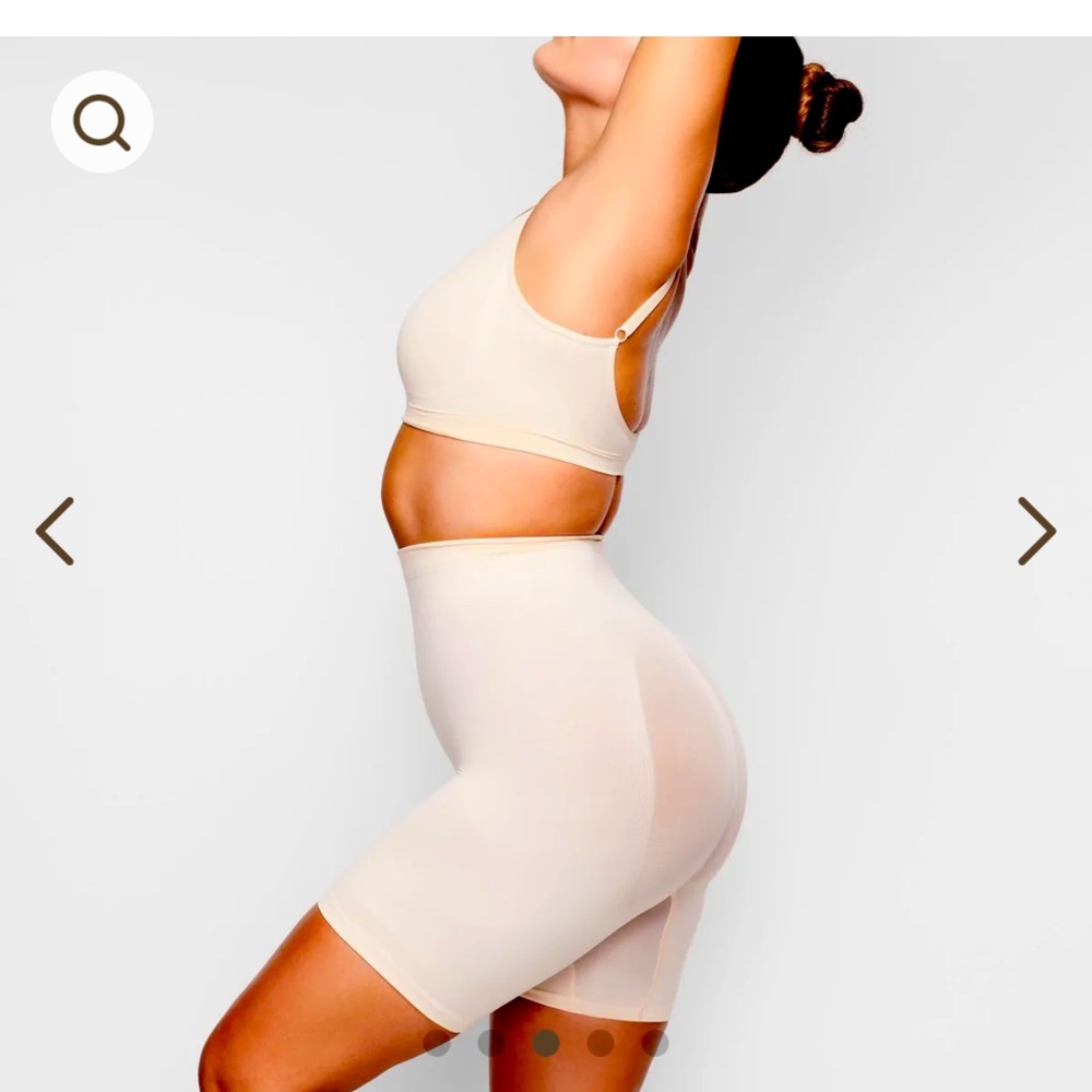 Skims sculpt short mid thigh open gusset color mica